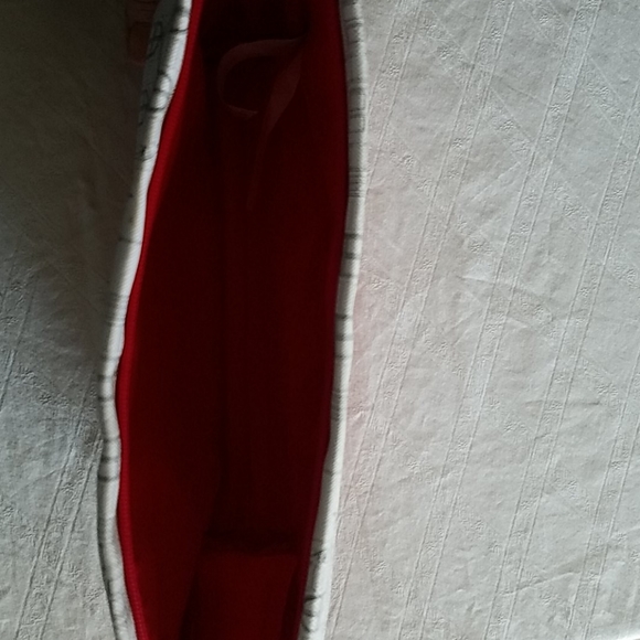 Elizabeth Arden Makeup Bag - Picture 3 of 3